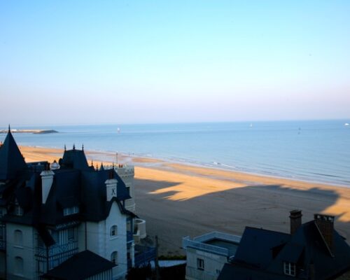 La plage de Trouville Normandie - La Vie de Cocagne