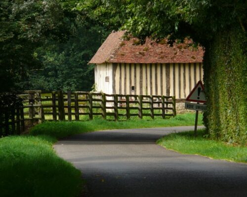 grand champ le château Pays d'Auge Normandie - La Vie de Cocagne