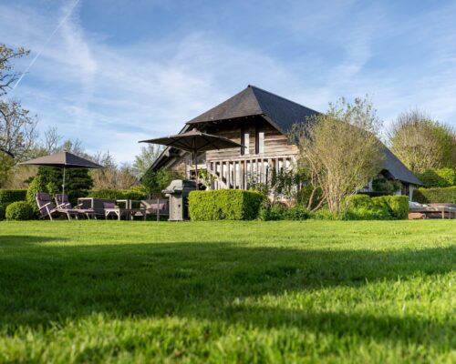 Vue extérieure pré de la Vie de Cocagne, gîte de charme en pays d'Auge, Normandie 2024