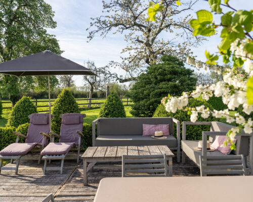 la terrasse de la Vie de Cocagne, gîte de charme en pays d'Auge, Normandie 2024